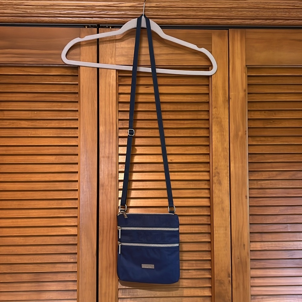 Baggallini cross body - like new! - Picture 2 of 3